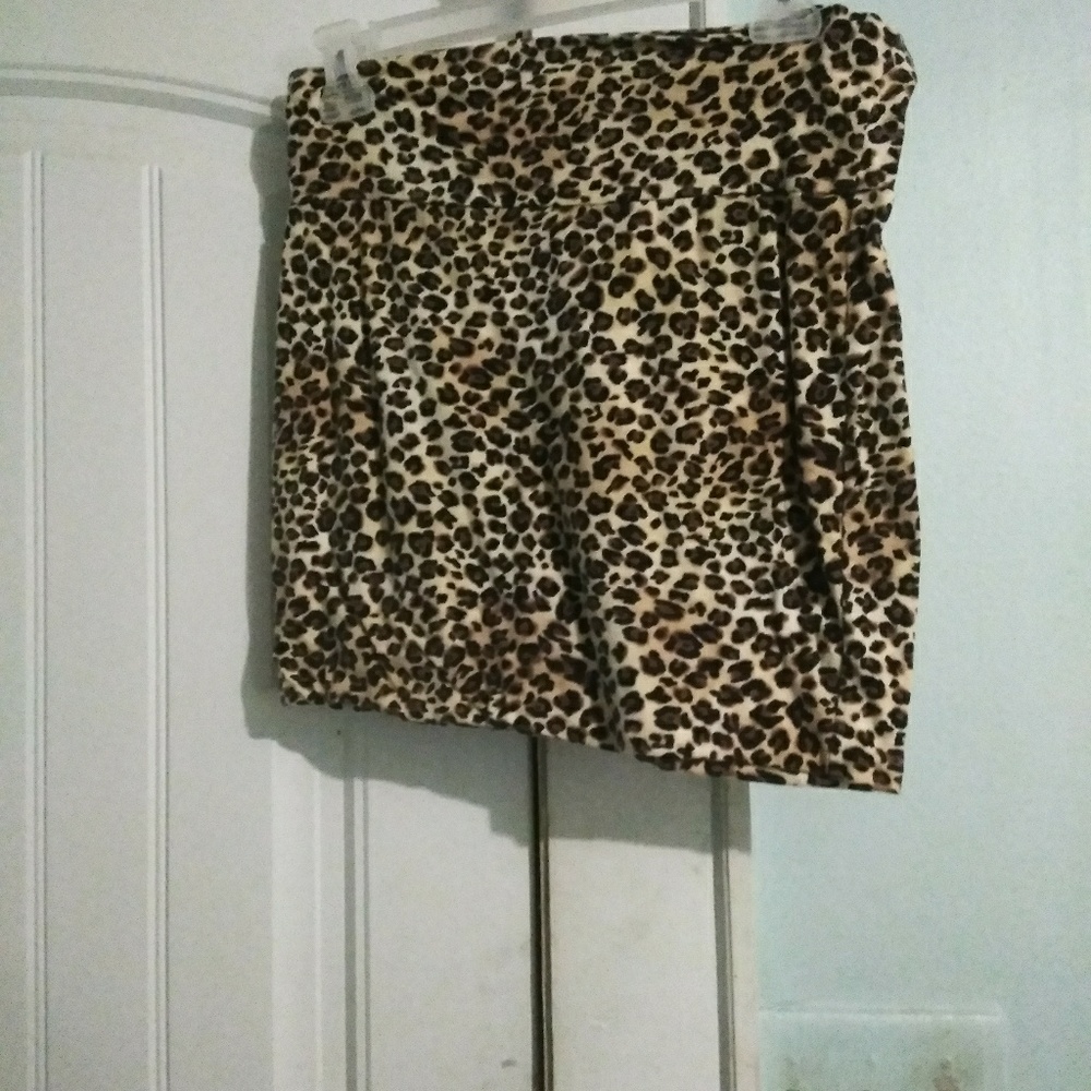 Leopard print mini skirt